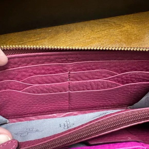 Like New - Cole Haan Berry Leather Wallet - Picture 9 of 10